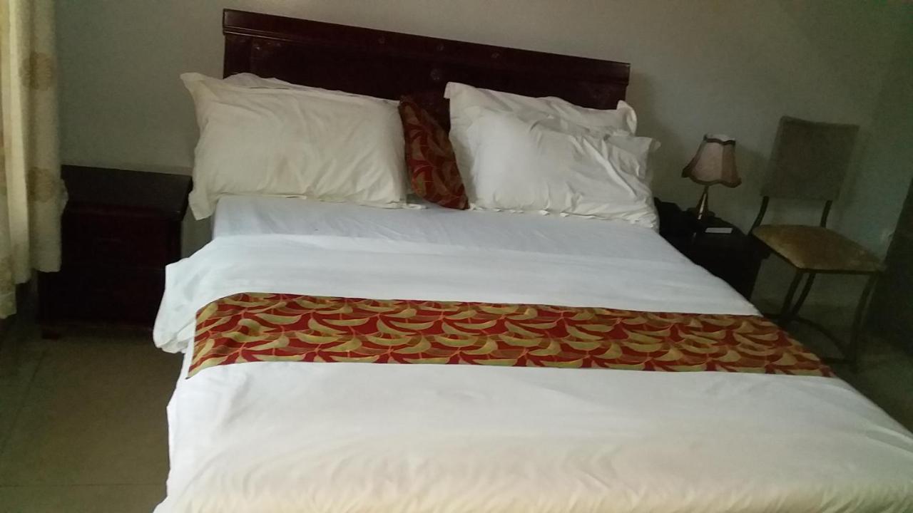 Random Park Hotel Kigali Exteriör bild